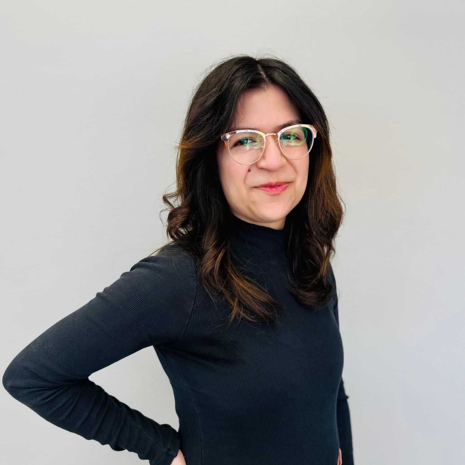 Portrait of Emily Barajas, a professional stylist at Tommy's Salon, showcasing their expertise and style.